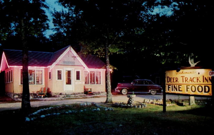 Powells Restaurant (Deer Track Inn) - Vintage Postcard